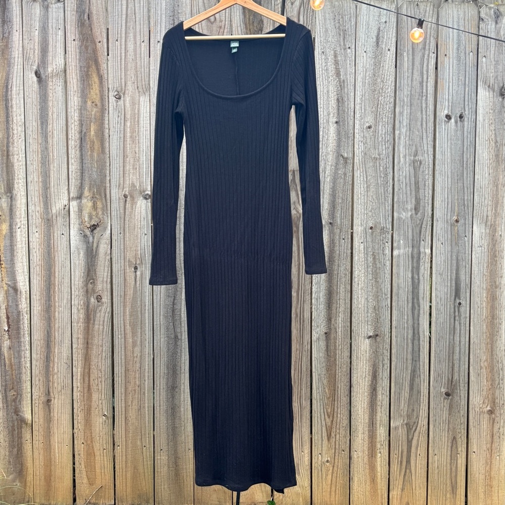 Classic Black Long-Sleeve Ribbed Maxi Dress